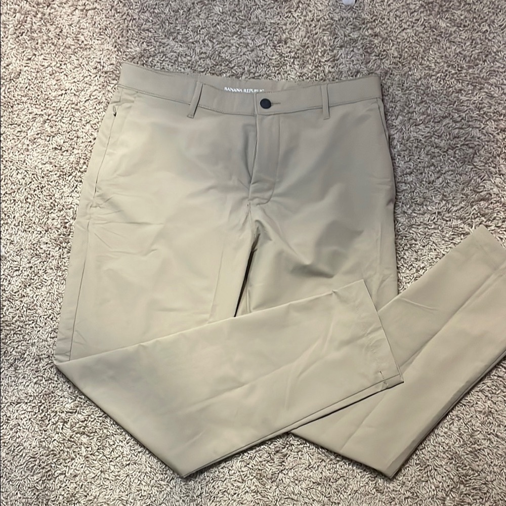 Banana Republic Tan Chinos for Versatile Style
